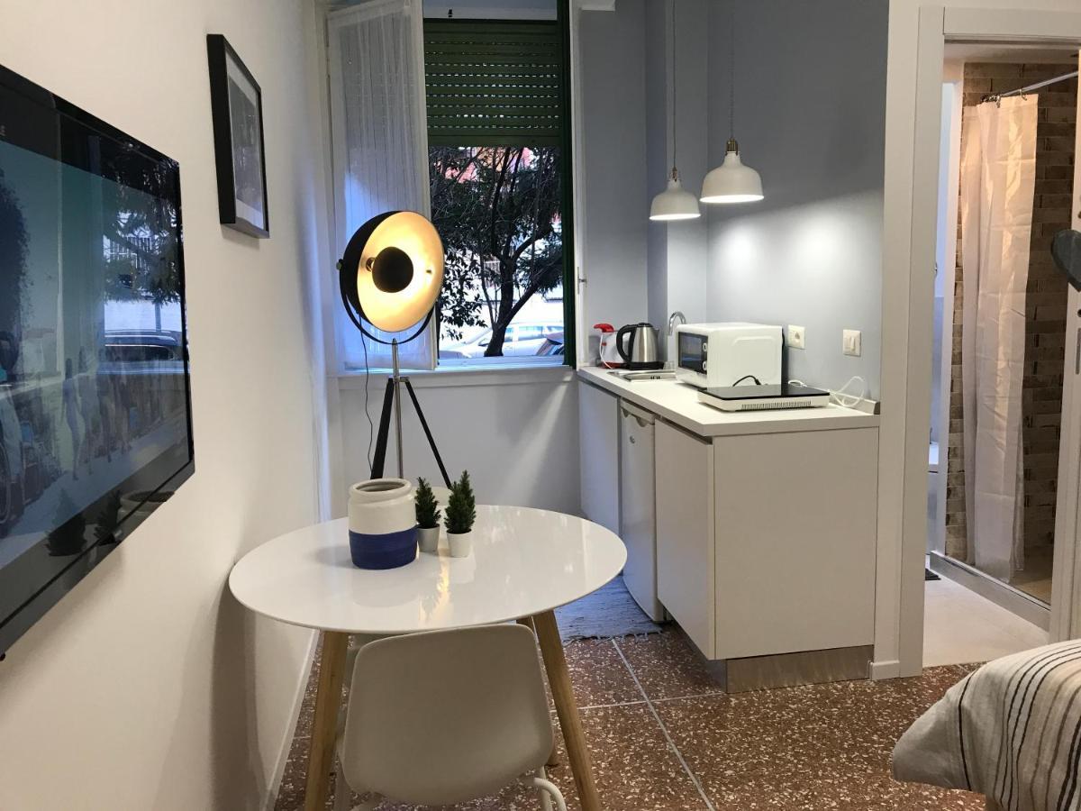 Studio 25 Apartment - Near Metro M3 Милано Екстериор снимка