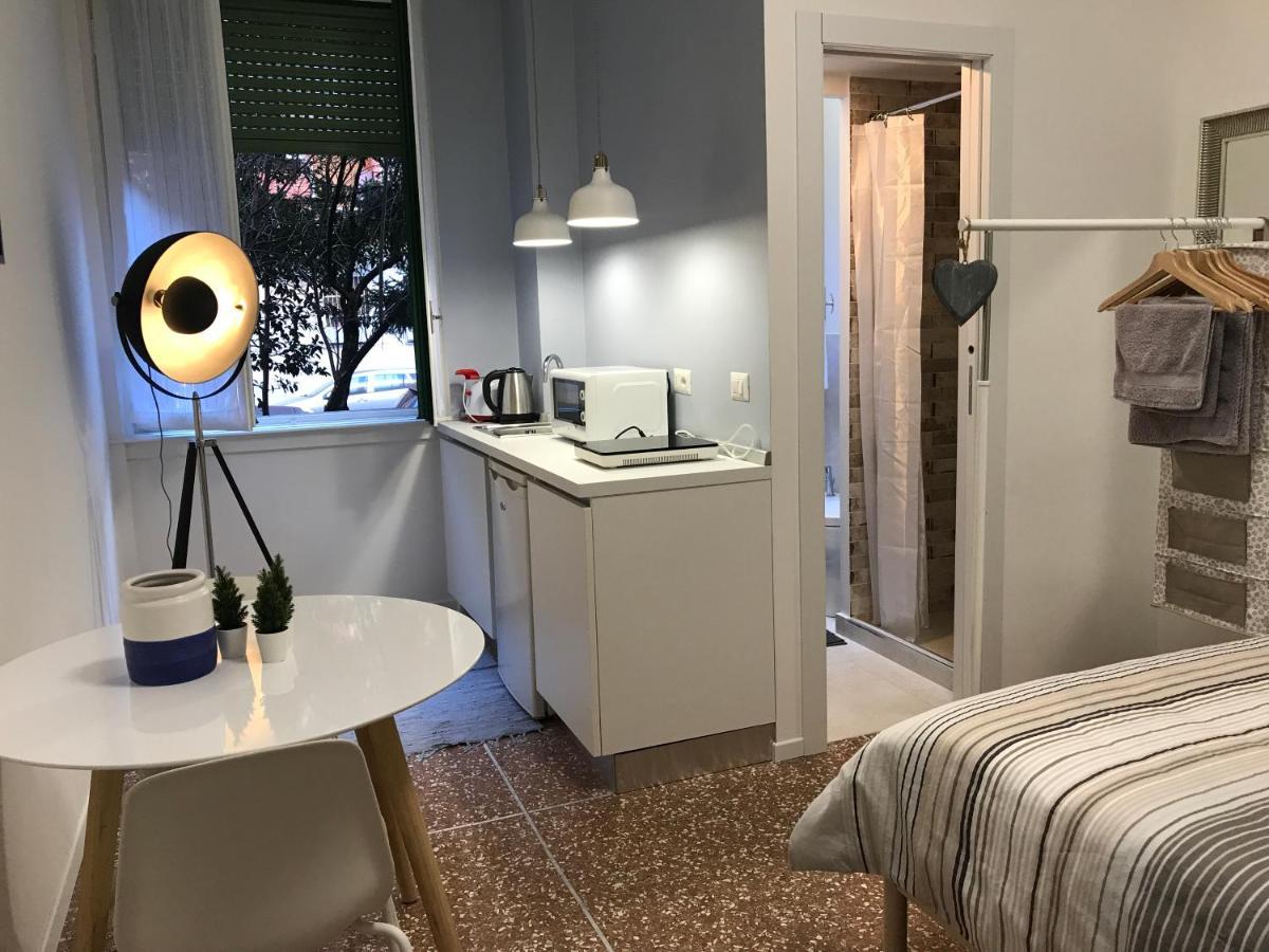 Studio 25 Apartment - Near Metro M3 Милано Екстериор снимка