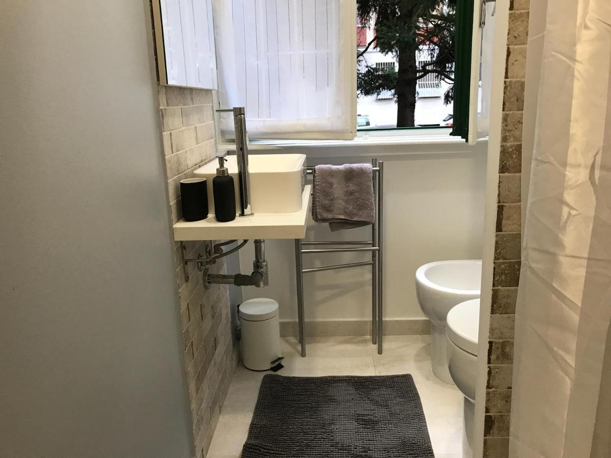 Studio 25 Apartment - Near Metro M3 Милано Екстериор снимка