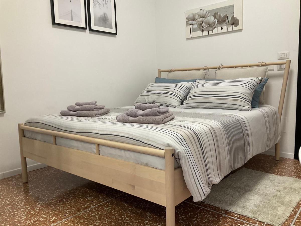 Studio 25 Apartment - Near Metro M3 Милано Екстериор снимка