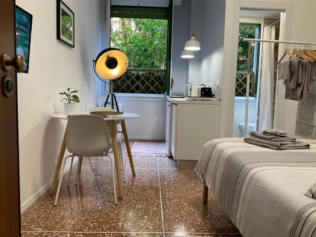 Studio 25 Apartment - Near Metro M3 Милано Екстериор снимка