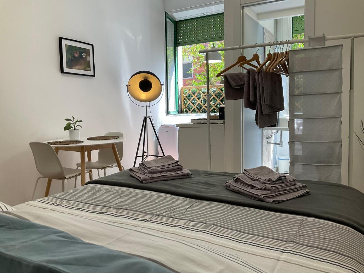 Studio 25 Apartment - Near Metro M3 Милано Екстериор снимка