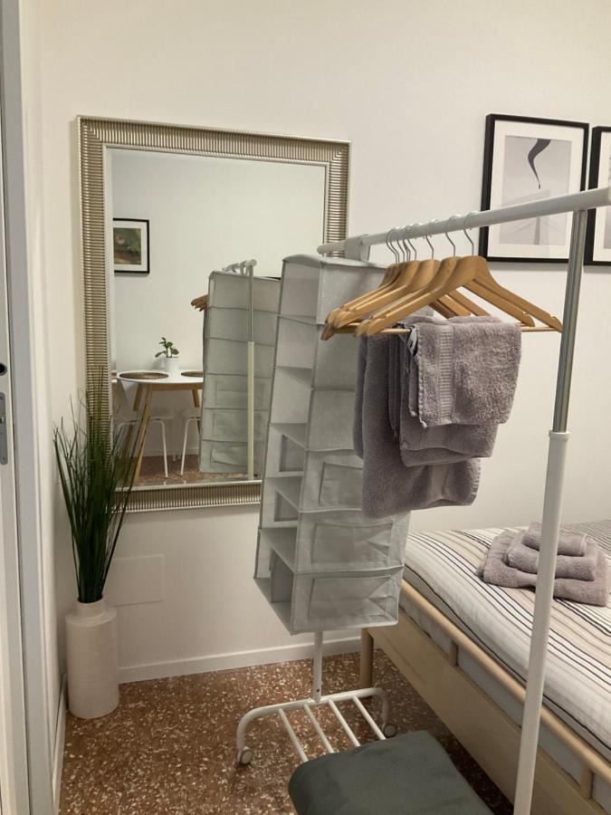 Studio 25 Apartment - Near Metro M3 Милано Екстериор снимка