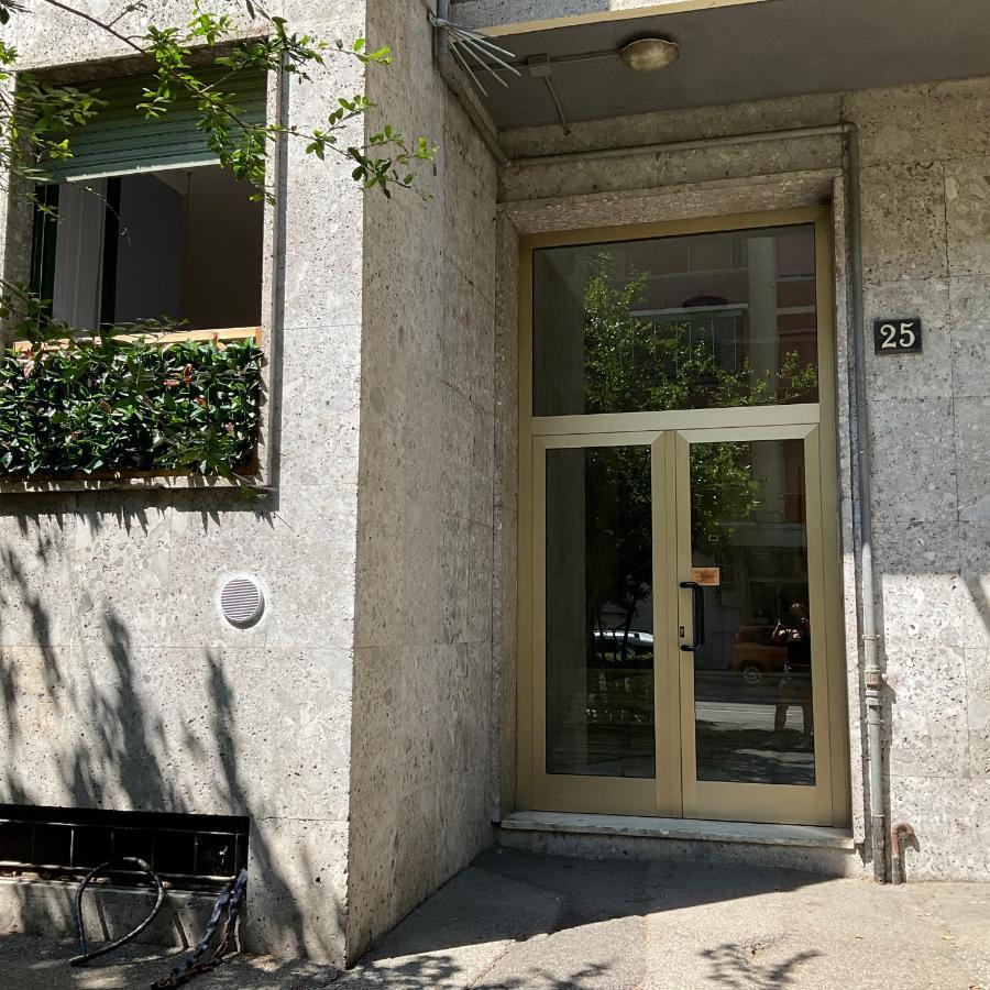 Studio 25 Apartment - Near Metro M3 Милано Екстериор снимка