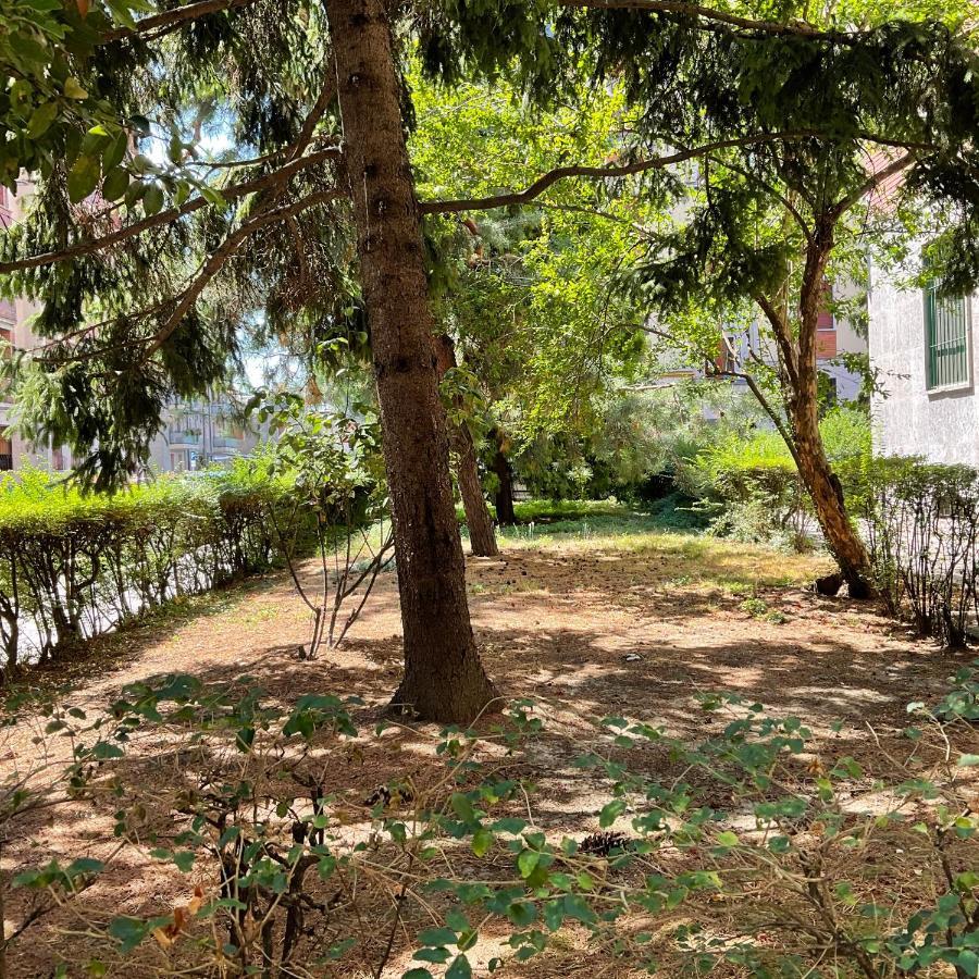 Studio 25 Apartment - Near Metro M3 Милано Екстериор снимка