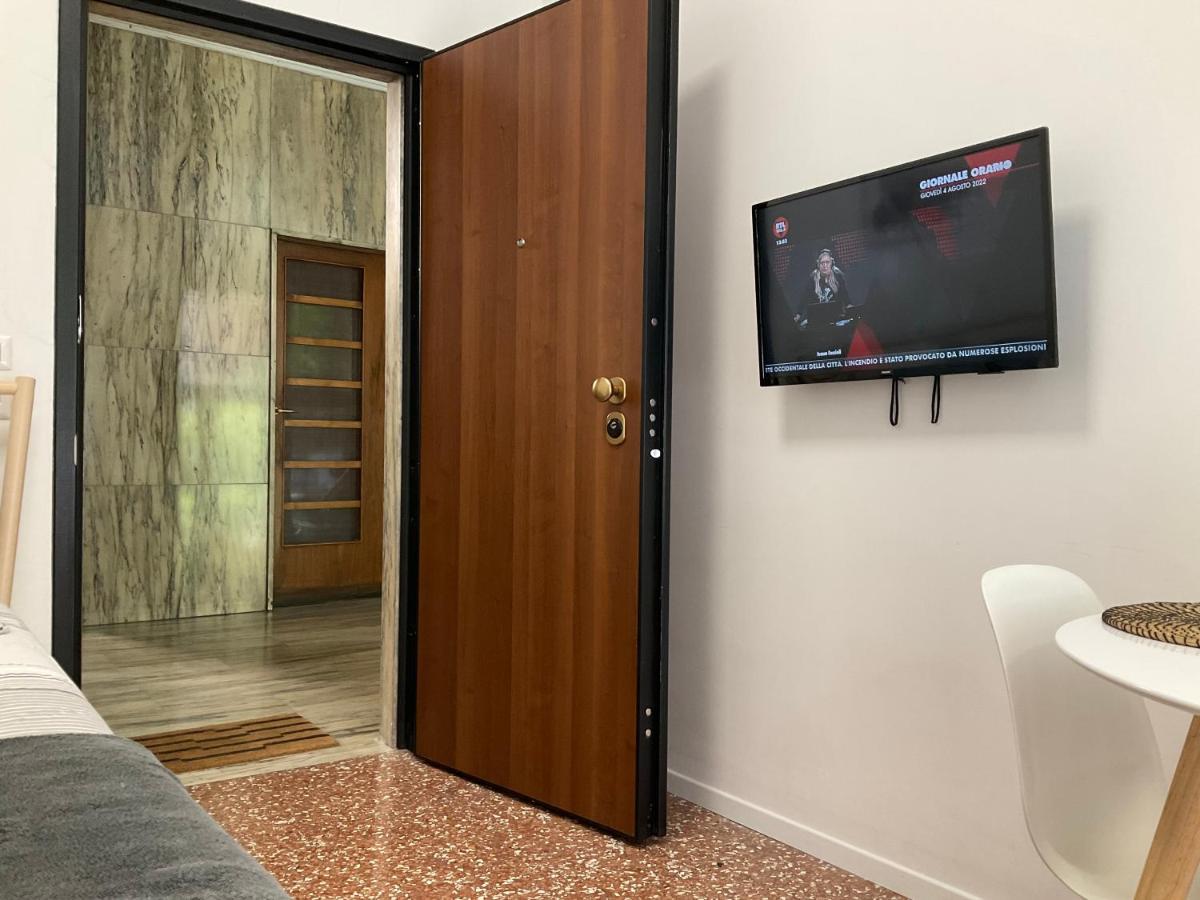 Studio 25 Apartment - Near Metro M3 Милано Екстериор снимка