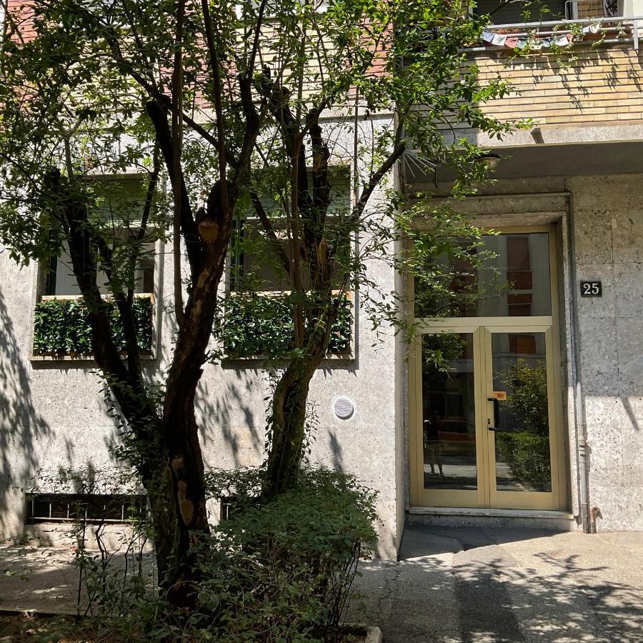 Studio 25 Apartment - Near Metro M3 Милано Екстериор снимка