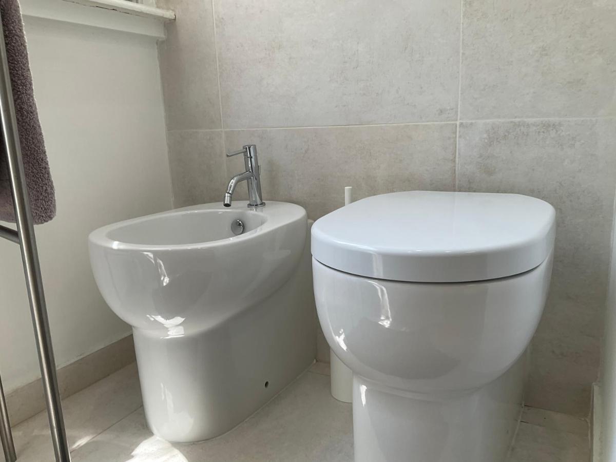 Studio 25 Apartment - Near Metro M3 Милано Екстериор снимка
