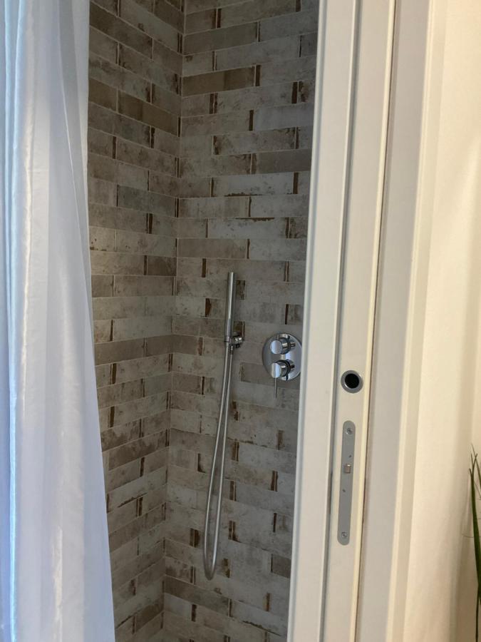 Studio 25 Apartment - Near Metro M3 Милано Екстериор снимка