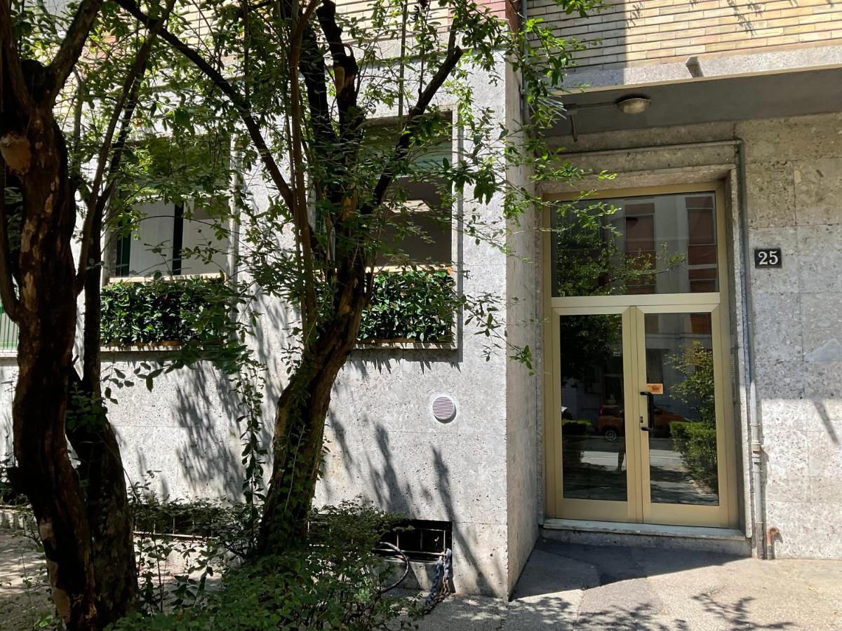 Studio 25 Apartment - Near Metro M3 Милано Екстериор снимка