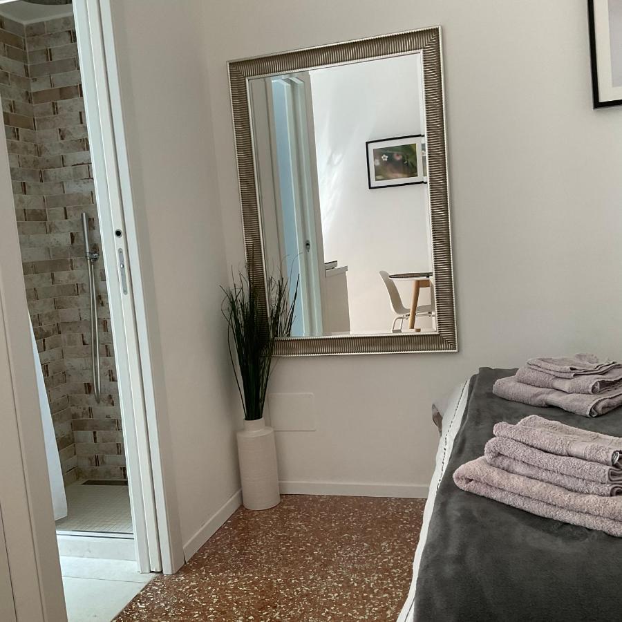Studio 25 Apartment - Near Metro M3 Милано Екстериор снимка