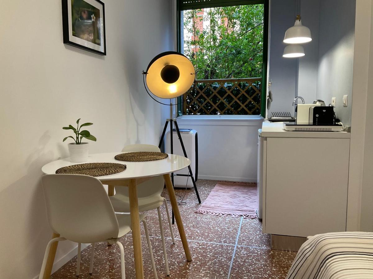 Studio 25 Apartment - Near Metro M3 Милано Екстериор снимка